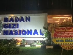 Karangan Bunga Mengiringi Pencopotan Bos Bos MBG